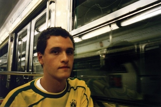Pedro Gorski indo para o jogo e em frente ao Stade de France, Paris