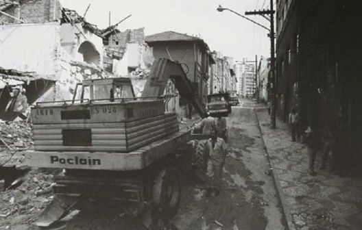 Rua Jandaia: demolição de imóveis junto aos arcos, 1987