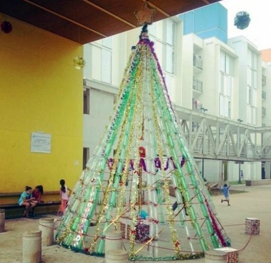 Conjunto Heliópolis Gleba G, pátio do conjunto, São Paulo, 2011, arquitetos Artur Katchborian e Mario Biselli Pórtico como área de lazer
