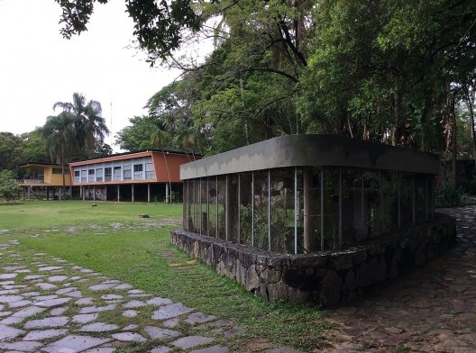 Residência Olivo Gomes e viveiro, São José dos Campos