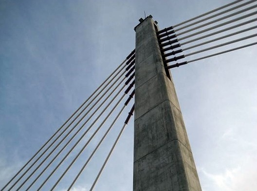 Arte pública e infraestrutura: Ponte de Tirantes