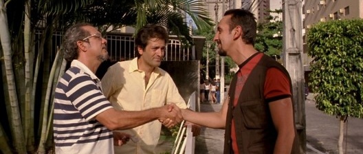 Cena do filme O som ao redor, roteiro e direção de Kléber Mendonça Filho