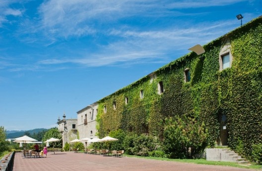 Conversão em Pousada do Monastério Cistercuense de Santa Maria do Bouro, 1989-1997. Arquiteto Eduardo Souto de Moura