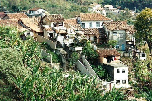 Ocupação aleatória e/ou clandestina em Ouro Preto, 2006.
