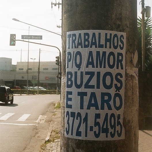 Lambe-lambe, usado em propaganda e arte de rua, Avenida Corifeu de Azevedo Marques, Butantã