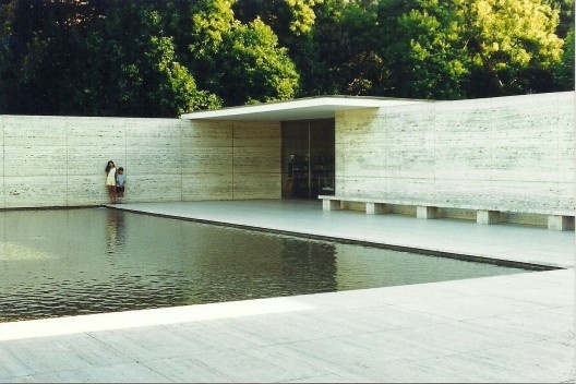 Mies van der Rohe, Pavilhão de Barcelona (1929), reconstruído em 1986