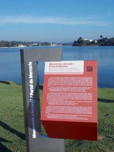 Sinalização turística para pedestres, conjunto urbanístico e arquitetônico da Pampulha