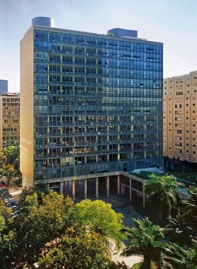 Ministério da Educação e Saúde, posteriormente Ministério da Educação e Cultura e atual Palácio Capanema, Rio de Janeiro RJ Brasil, 1936-1945. Arquitetos Lúcio Costa, Oscar Niemeyer, Affonso Eduardo Reidy, Jorge Moreira, Carlos Leão e Ernani Vasconcellos