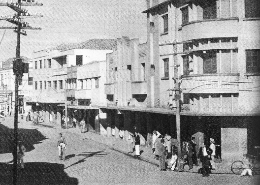 Rua João Zanette. Na direita o Edifiício Filhinho na década de 1960