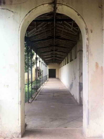 Ala abandonada do Complexo Hospitalar do Juquery