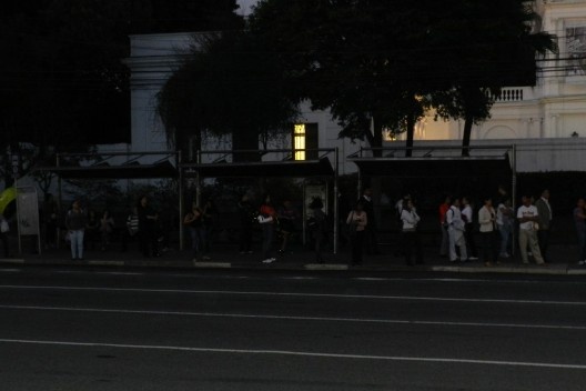 Oficina de desenho urbano MCB, ponto de ônibus frontal ao museu, São Paulo, 2011