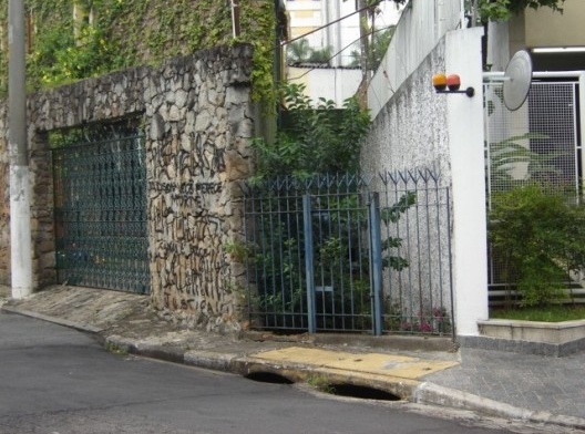 Beco na rua Lutfala S. Achoa altura do nº 41