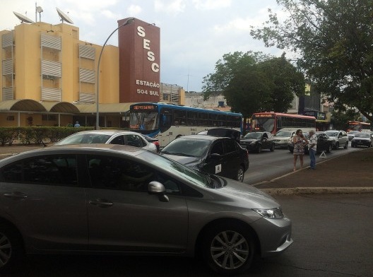 Tráfego da Avenida W-3 Sul, quando estudantes realizavam pesquisa de mobilidade urbana