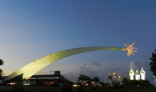 Pórtico dos Reis Magos, Natal. Arquiteto Moacyr Gomes com a colaboração do arquiteto Eudes Galvão Montenegro, 1999.