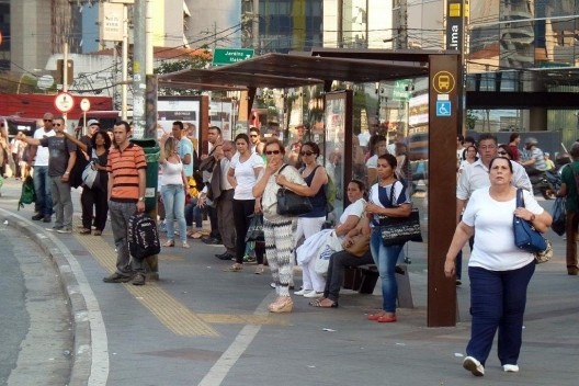 Ponto de ônibus, Largo da Batata, São Paulo