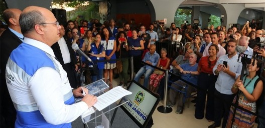 Governador Wilson Witzel discursa na comunidade da Rocinha em discussão sobre o programa Comunidade Cidade, com a presença do arquiteto Luiz Carlos Toledo na plateia