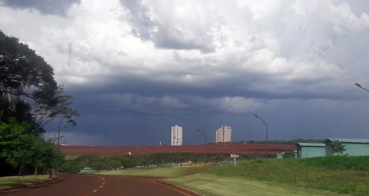 Photoshop, a colagem de elementos e paisagens