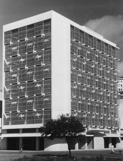 Edifício Caramuru, 1949, primeiro edifício vertical de escritórios construído no Comércio, arquiteto Paulo Antunes Ribeiro