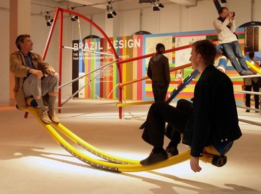 Brinquedo de Elvira de Almeida, mostra “Brazil Design: convivência de extremos”, curadoria de Ethel Leon, Felipe Taborda e Kiko Farkas, Berlim, 18 a 21 de maio de 2016
