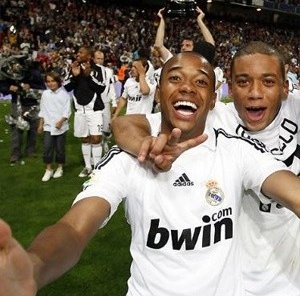 Robinho jogando pelo Real Madri
