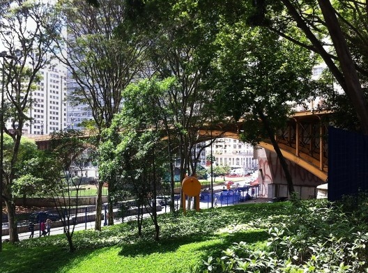 Vegetação e área permeável no Vale do Anhangabaú, São Paulo