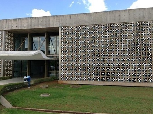 Fachada principal do Instituto de Química