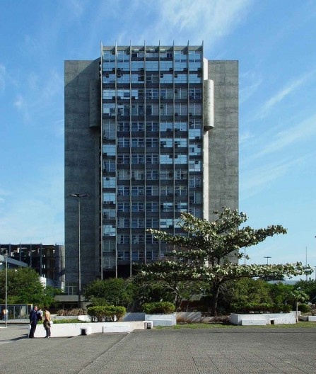 Palácio da Justiça do Estado de Santa Catarina, Florianópolis. Arquitetos Pedro Paulo de Melo Saraiva, Francisco Petracco e Sami Bussab