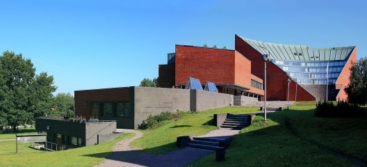 Auditório no edifício principal da Universidade de Tecnologia de Helsinque, Finlândia, 1964, arquiteto Alvar Aalto