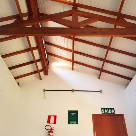 Abertura superior na recepção