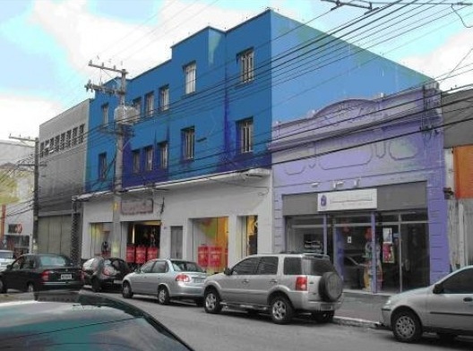 Novas funcionalidades e fachadas revitalizadas sem verticalizar e comprometer (mais) o meio. Foto de jan. 2011