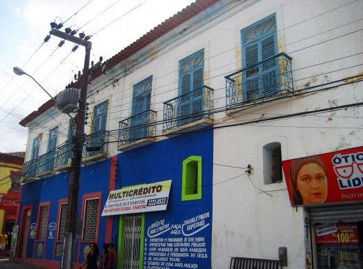 Vista parcial do casarão pela Rua dos Afogados