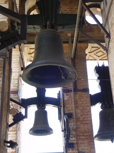 Sinos da torre-minarete