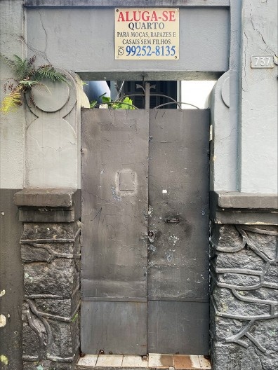 Ensaio "Portas de cortiços paulistanos"
