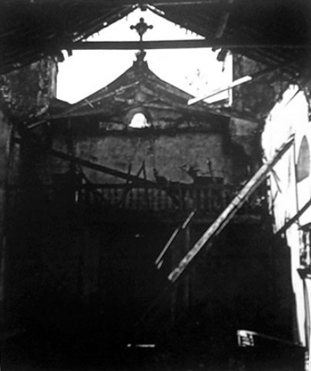 Ruína do telhado da nave, foto enviada por Silvio de Vasconcellos ao DPHAN, 1952