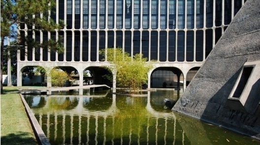 Edifício sede da FIEP/SESI/SENAI da cidade de Campina Grande - PB, construído entre 1978 e 1983 e projetado pelo arquiteto carioca Cydno Ribeiro da Silveira.