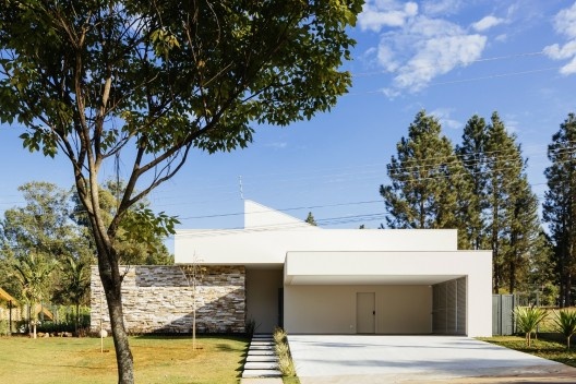 Residência FJR, Marília SP Brasil, 2018. Arquitetos Alfredo Ramos e Silvia Siscar/ Trí Arquitetura