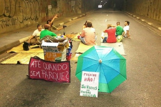 Ativistas do Parque Augusta em pic-nic espontâneo no Buraco da Minhoca, no túnel de acesso ao Elevado Costa e Silva, o Minhocão