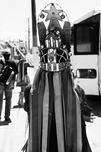 Portadores: imaginário e arquitetura, livro organizado por Artur Simões Rozestraten