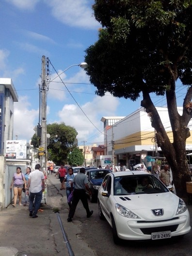 Inadequação de calçadas e disputa por espaço viário, na Área Central de João Pessoa