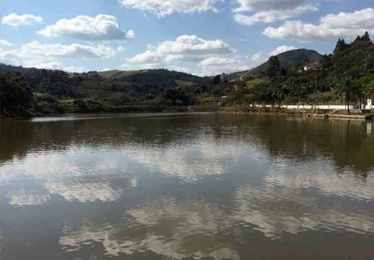 Lagoa do Cavalinho Branco após a construção da barragem para contenção de água.