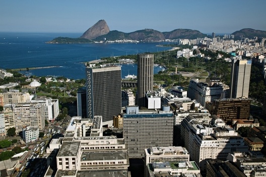 Vista aérea do Rio de Janeiro: Centro, Parque do Flamengo e Pão de Açúcar