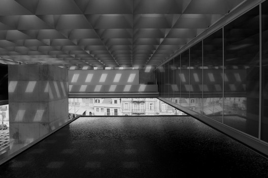 Museu dos Coches, espelho de água na cobertura do auditório do edifício anexo, Lisboa, Portugal, 2017. Arquiteto Paulo Mendes da Rocha