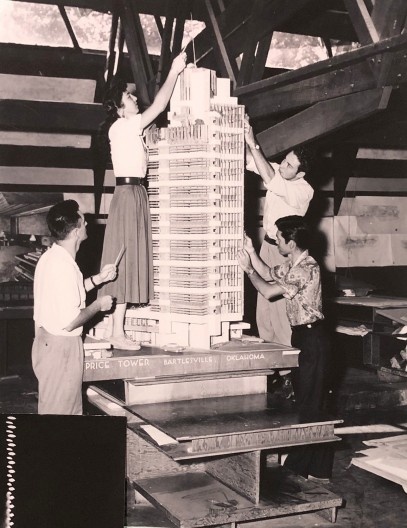 Price Tower, construção da maquete, Frank Lloyd Wright, mostra “The Human Insect: Antenna Architectures 1887-2017”