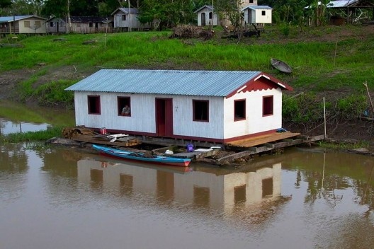 Habitação ribeirinha, 2003
