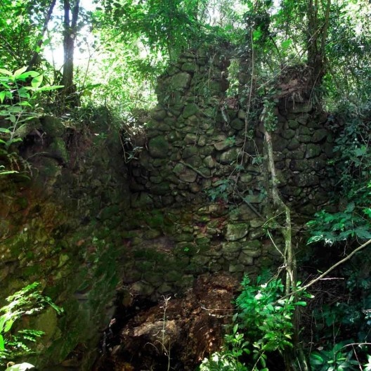 Quem sabe para que serviu esta estrutura em pedra e barro?