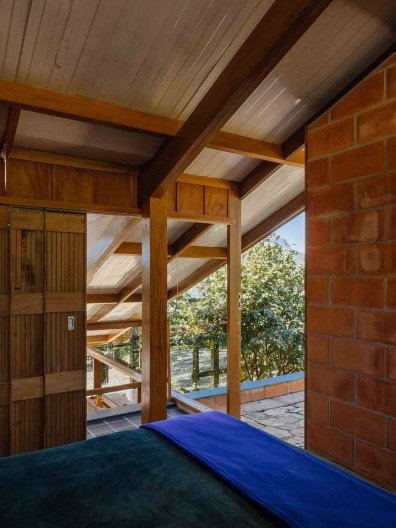 Casa de meia encosta, São Francisco Xavier SP, 2013. Arquitetos Denis Joelsons e Gabriela Baraúna Uchida