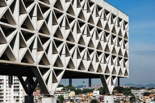 Companhia de Processamento de Dados do Estado de São Paulo – Prodesp, Taboão da Serra, 1975. Arquitetos Pedro Paulo de Melo Saraiva e Setsuo Kamada