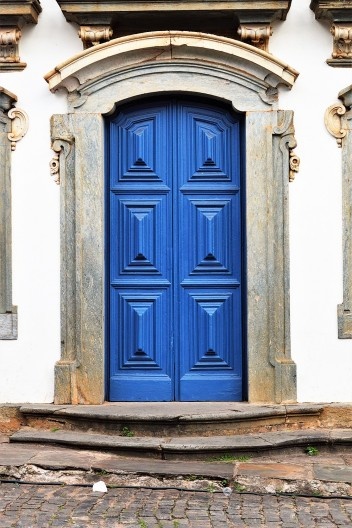 Portada com moldura em pedra, fachada do Museu Arquidiocesano, Mariana MG, 2014