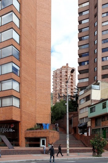 Museu de Arte Moderna de Bogotá e Torres do Parque