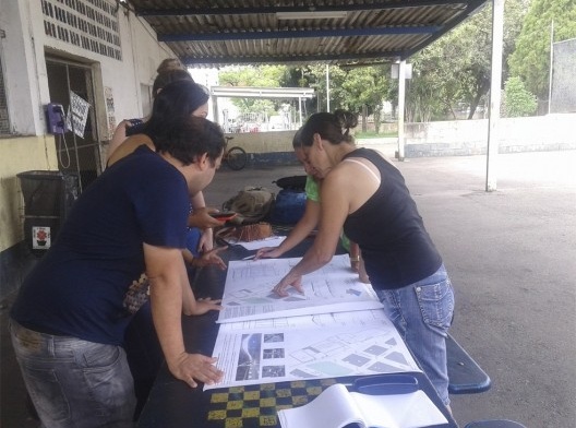 Alunos apresentam seus trabalhos aos representantes das associações, estágio do Escritório Modelo, 2014